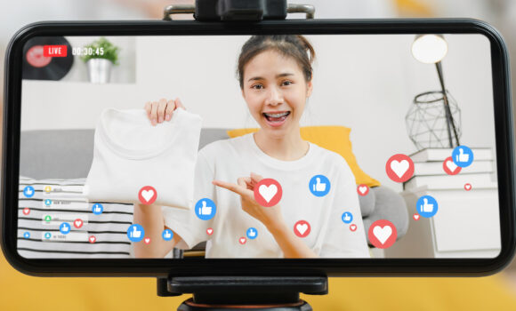 Smartphonebildschirm - Live Shopping in China zeigt